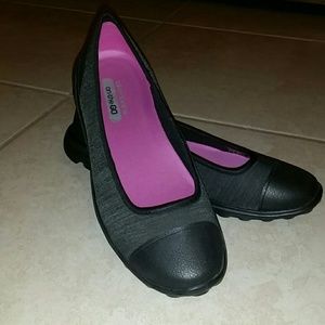 Skechers black and grey Flats